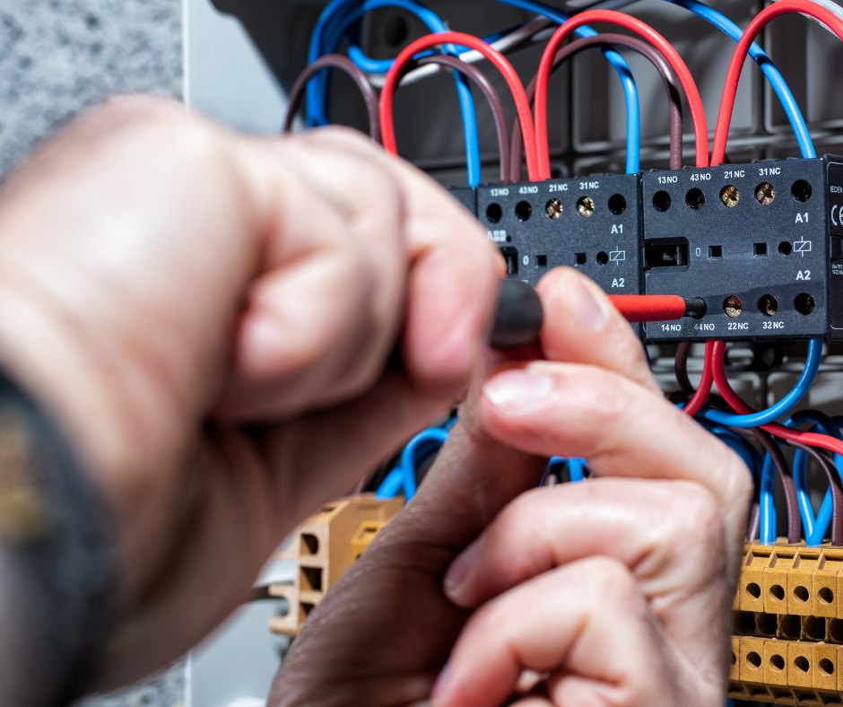 Raccordement de contacteurs dans une armoire électrique